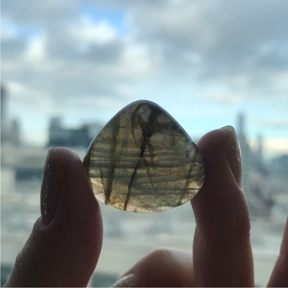 Labradorite Stone 🫧🪨 - Picture 2 of 4